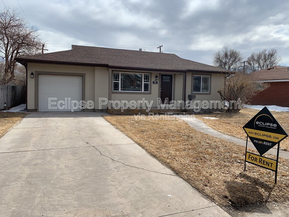 92 El Camino Dr in Alamosa, CO - Building Photo