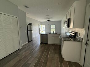 863 Helen St in St. Augustine, FL - Foto de edificio - Building Photo