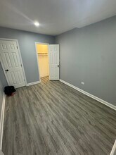 4330 W Lexington St, Unit First level in Chicago, IL - Building Photo - Building Photo