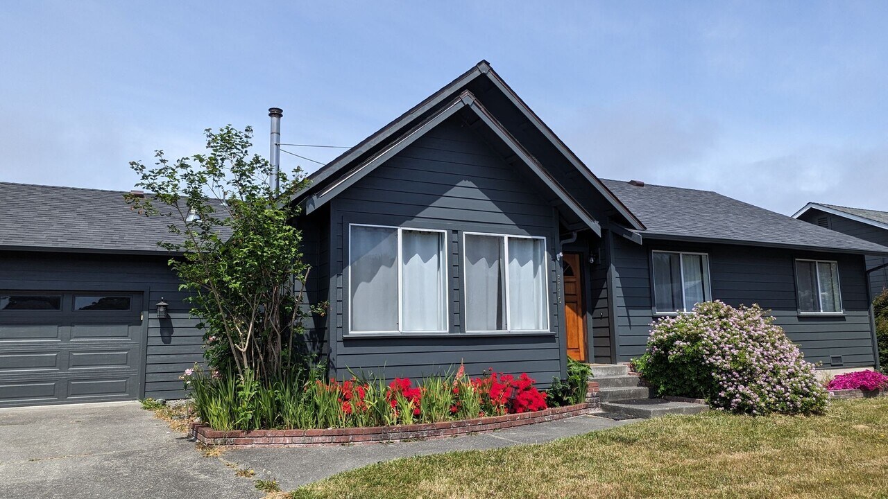3110 Bonanza St in Mckinleyville, CA - Building Photo