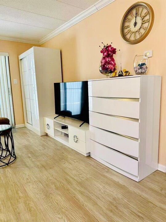 65-15 242nd St in Queens, NY - Foto de edificio