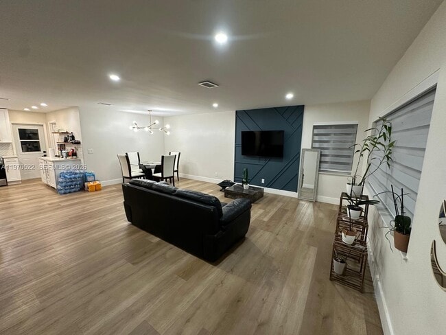 34 SE 3rd Terrace in Dania Beach, FL - Building Photo - Building Photo