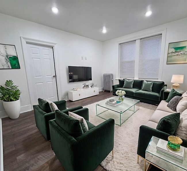 106 Glenwood Ave in Jersey City, NJ - Building Photo - Building Photo