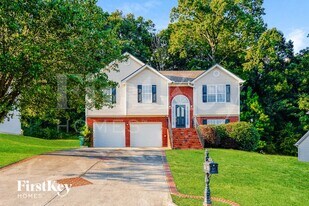 8439 Browns Mill Trce in Stonecrest, GA - Building Photo