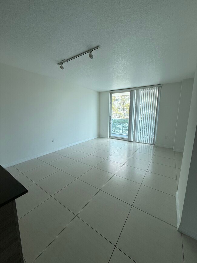 7517 Mutiny Ave, Unit A1 in North Bay Village, FL - Building Photo - Building Photo