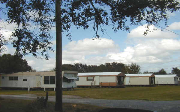 4201 Hawkins Rd in Plant City, FL - Foto de edificio