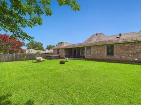 130 Dove Cir in Lafayette, LA - Building Photo