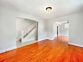 1955 N Cleveland St in Arlington, VA - Building Photo