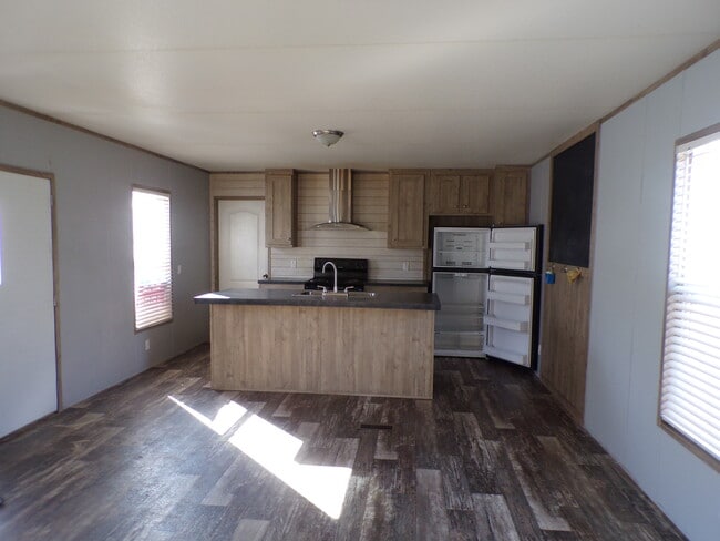 16023 Red Oak in Channelview, TX - Foto de edificio - Building Photo