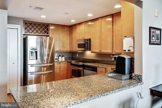 717 S Christopher Columbus Blvd in Philadelphia, PA - Building Photo - Building Photo