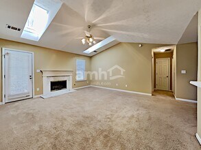 4731 Gold Mine Dr in Sugar Hill, GA - Foto de edificio - Building Photo