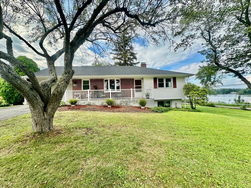 2 Ball Ave in New Fairfield, CT - Building Photo