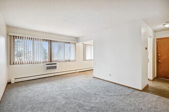 476 75th Ave NE in Fridley, MN - Building Photo - Building Photo