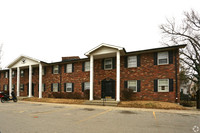 Colonial Oaks in Louisville, KY - Building Photo - Building Photo