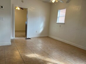 430 Goodall Ave, Unit 1 in Daytona Beach, FL - Foto de edificio - Building Photo