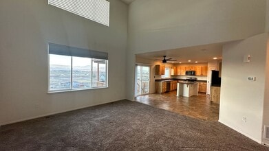 3327 Curlew Dr in Berthoud, CO - Foto de edificio - Building Photo