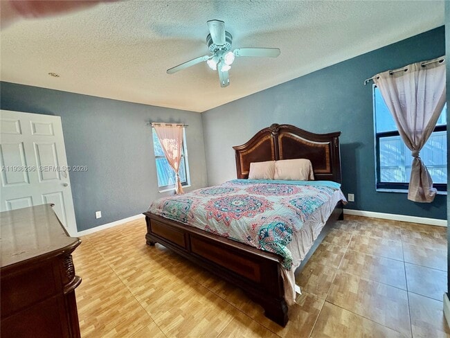 6032 SW 38th St in Miramar, FL - Building Photo - Building Photo