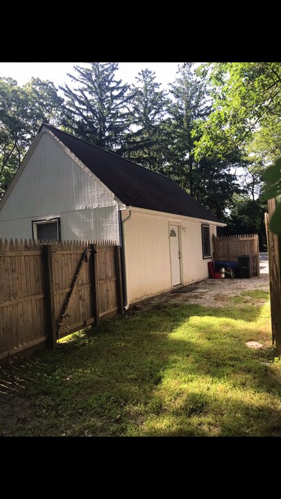 16 Landsberger St in Yaphank, NY - Building Photo