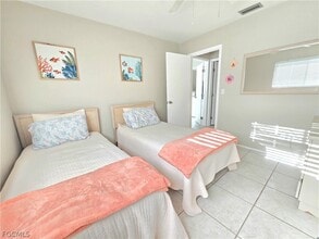 3303 Prince Edward Island Cir in Ft. Myers, FL - Foto de edificio - Building Photo