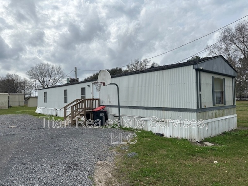 220 Bowers Rd in Scott, LA - Building Photo