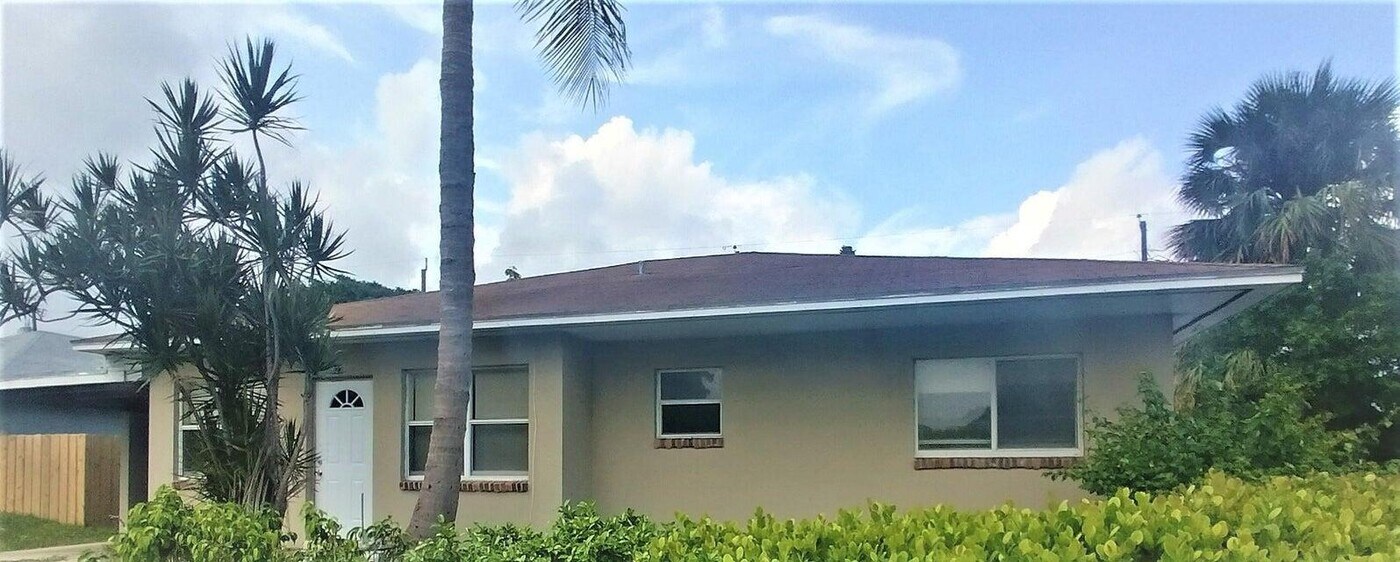 623 45th St in West Palm Beach, FL - Building Photo