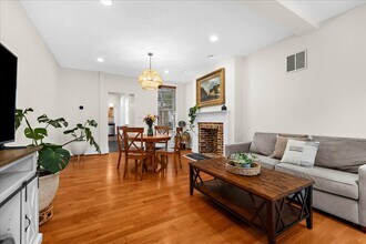 656 Washington Blvd in Baltimore, MD - Foto de edificio - Building Photo