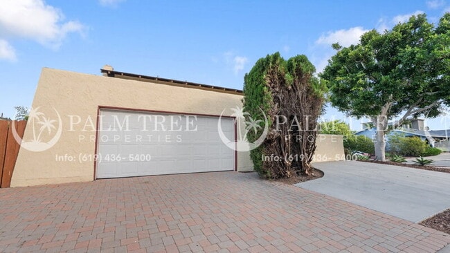 3582 Governor Dr in San Diego, CA - Building Photo - Building Photo