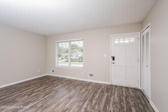 8204 Rochelle Rd in Louisville, KY - Building Photo - Building Photo