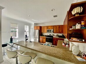 10770 NW 74th St in Doral, FL - Building Photo - Building Photo