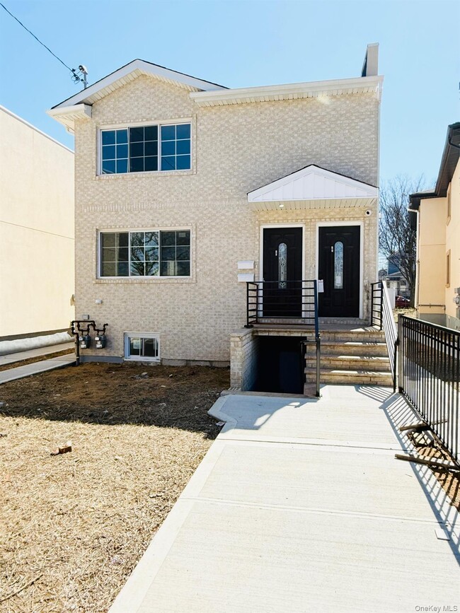 property at 139-20 Lakewood Ave