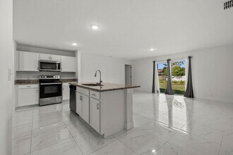 362 NW Bayshore Blvd in Port St. Lucie, FL - Building Photo - Building Photo