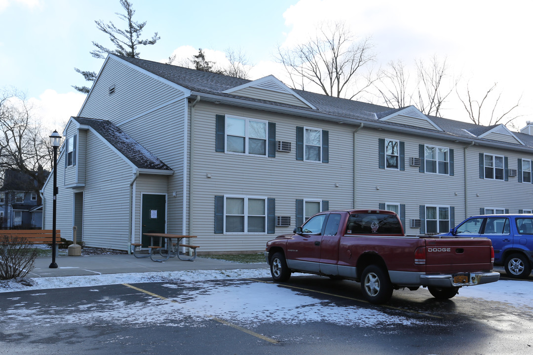 Village Centre Apartments in Brockport, NY - Foto de edificio