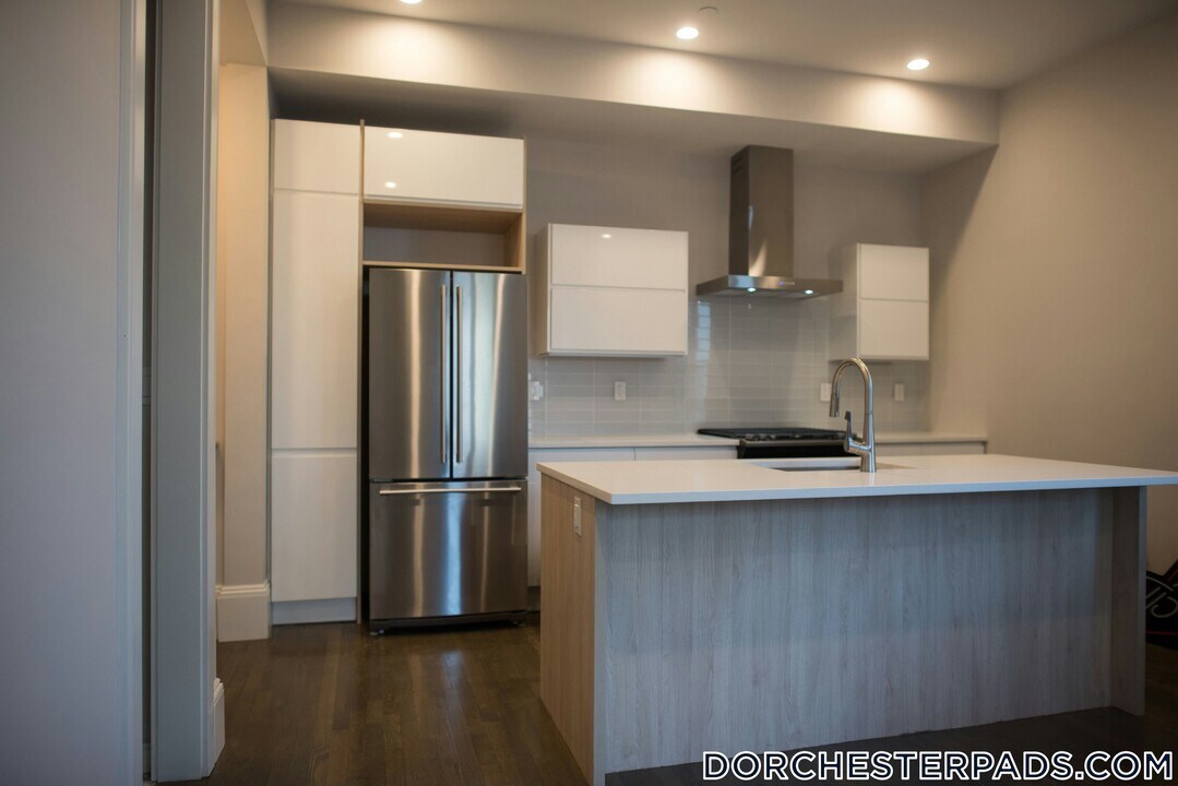 14 Sumner St in Boston, MA - Building Photo