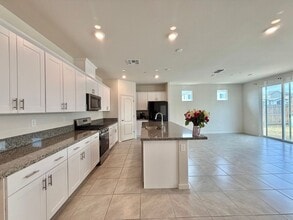 2350 Hibiscus Dr in Hollister, CA - Building Photo - Building Photo