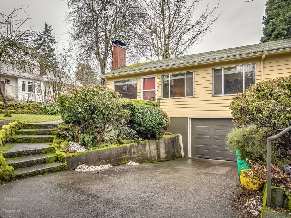 2741 SE 32nd Ave, Unit 1 in Portland, OR - Foto de edificio