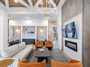 V2 Apartments in Ft. Myers, FL - Building Photo - Building Photo