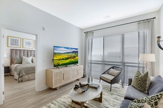 The Jones at Tysons in McLean, VA - Foto de edificio - Interior Photo