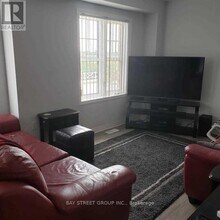 1574 Farmstead Dr in Milton, ON - Building Photo - Building Photo