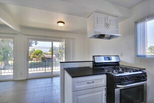 6671 Sabado Tarde Rd in Goleta, CA - Building Photo