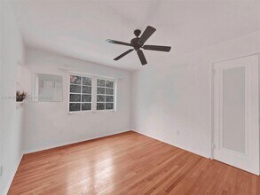 260 Euclid Ave in Miami Beach, FL - Building Photo - Building Photo