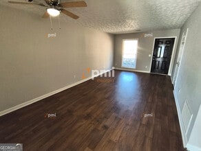 102 Peachtree Ct in Lagrange, GA - Building Photo - Building Photo