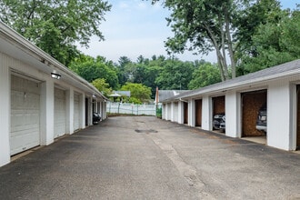 Hilltop Apartments in Canton, OH - Foto de edificio - Building Photo