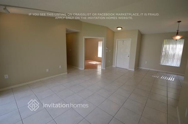 19226 NW 82nd Cir Ct in Hialeah, FL - Building Photo - Building Photo