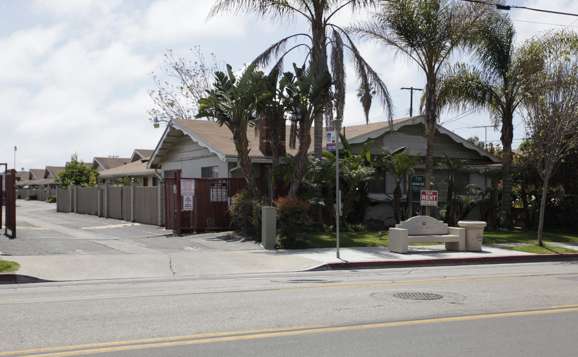 Villa Mesa Apartment Homes in Costa Mesa, CA - Building Photo