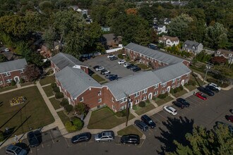Hamilton Gardens in Stamford, CT - Building Photo - Building Photo