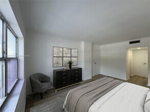 100 Edgewater Dr in Miami, FL - Foto de edificio - Building Photo