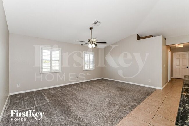 2615 NW 25th Ave in Cape Coral, FL - Foto de edificio - Building Photo