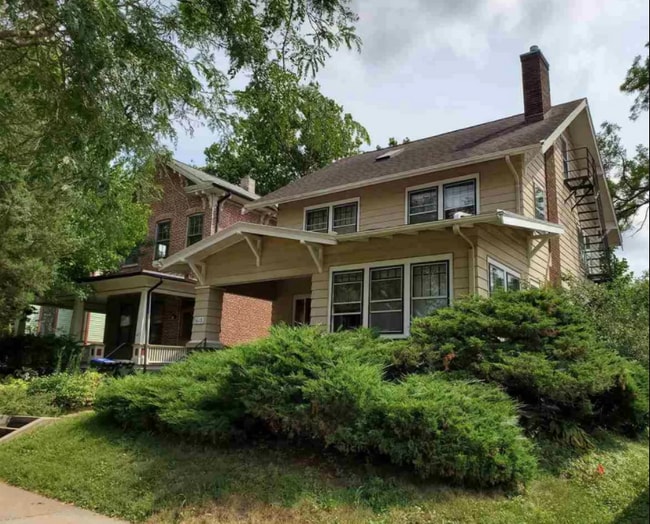 property at 613 E College St