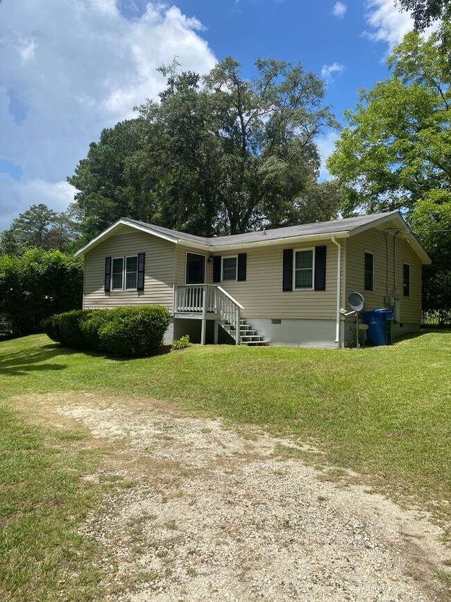 property at 1095 Foster Cir