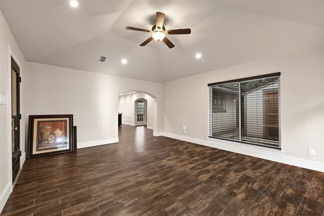 10519 Pleasanton Dr in Houston, TX - Building Photo - Building Photo